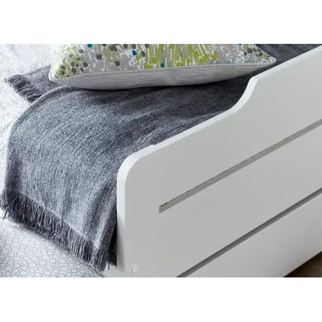 Copella White Guest Bed With Trundle, 4 for sale Buy Copella White Guest Bed With Trundle, 4 from Furnituretta